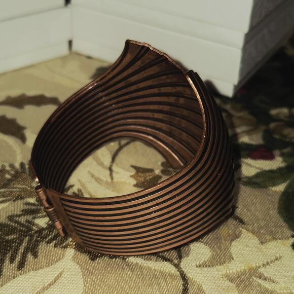 Vtg 1980's Metal Retro Shell Spring Clamp Bracelet Art Deco Statement Cuff - Picture 8 of 9